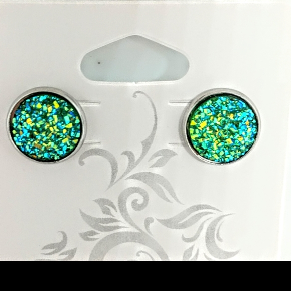 Jewelry - Druzy Mermaid color earrings